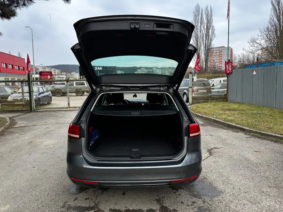 Predám  Volkswagen Passat Variant 1.6 