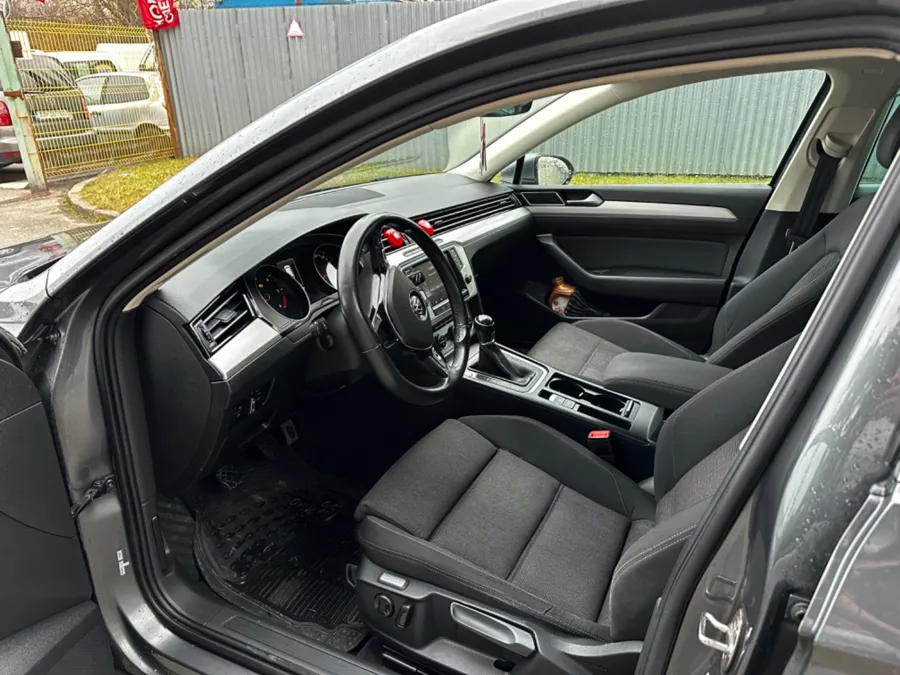 Predám  Volkswagen Passat Variant 1.6 