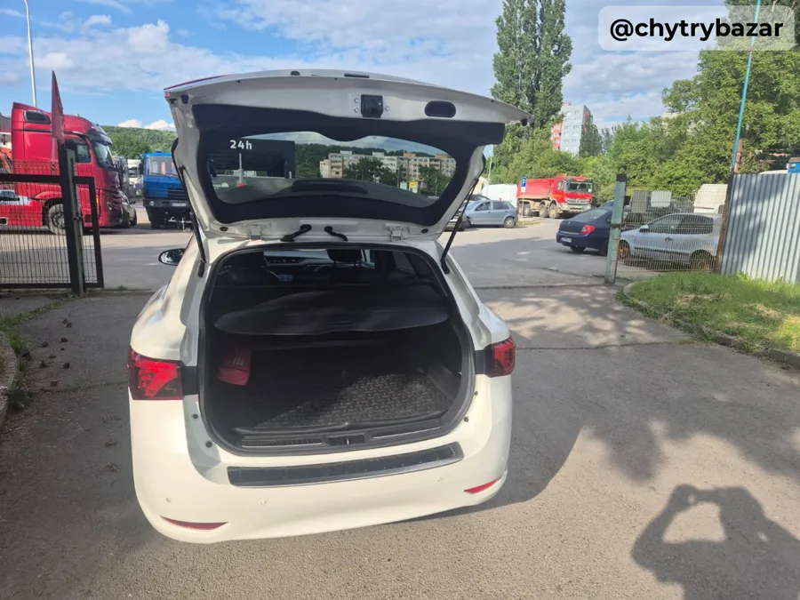Toyota Avensis Combi 2.0 Valvematic Executive MDS