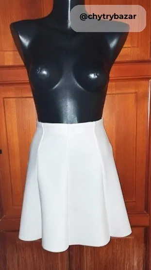 Predám elegantnú krémovú sukničku veľ.S