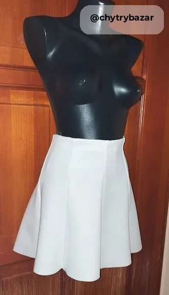 Predám elegantnú krémovú sukničku veľ.S