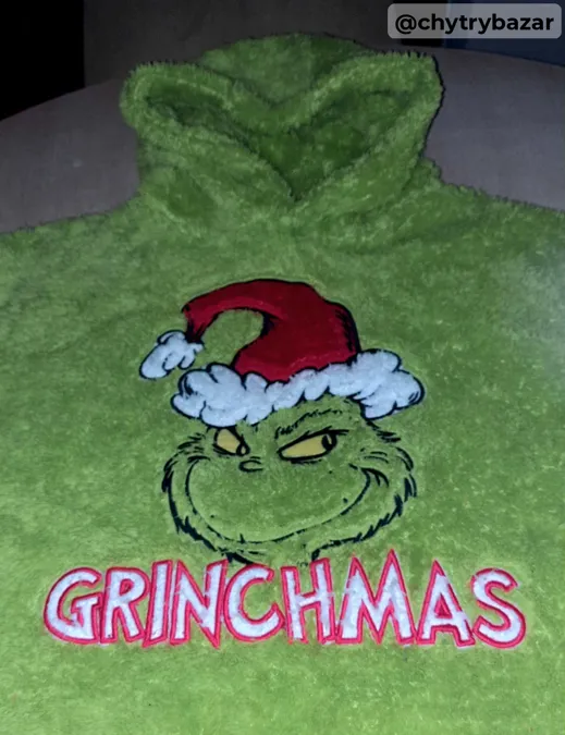 Predám huňatú mikinu GRINCHMAS s papučkami