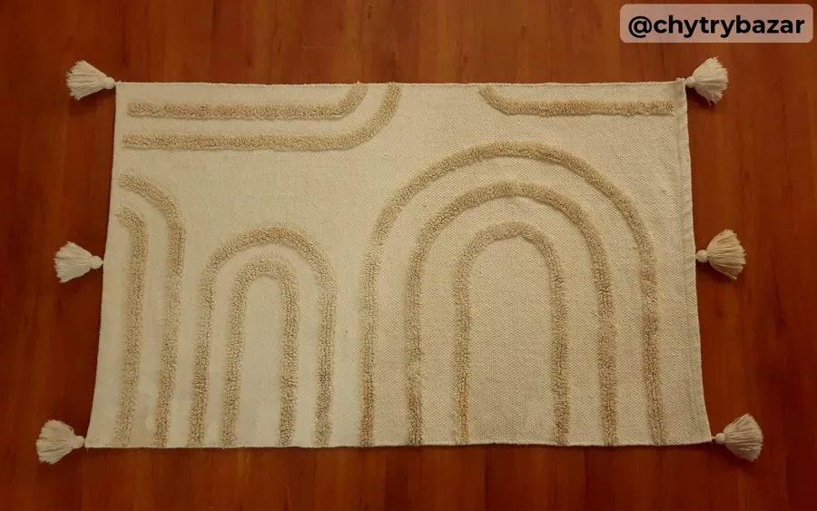 Predám tkaný krémový koberec so strapcami