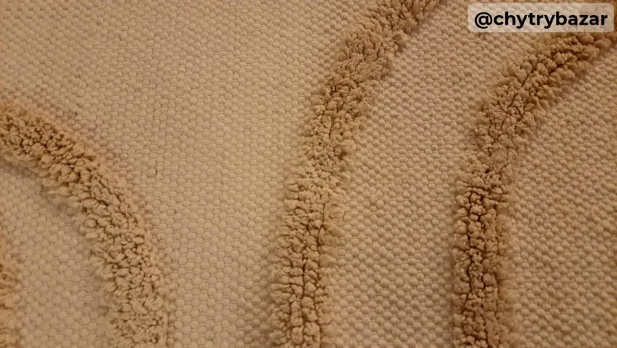 Predám tkaný krémový koberec so strapcami