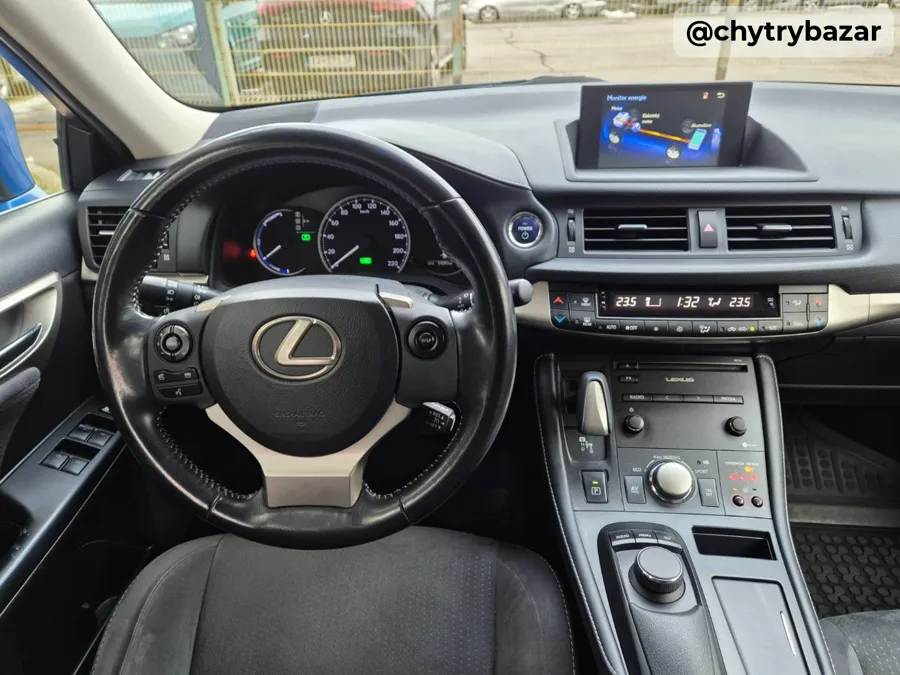 Predám  Lexus CT 200h Luxury