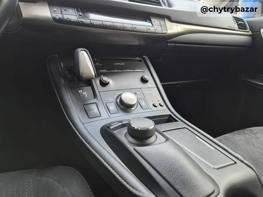 Predám  Lexus CT 200h Luxury