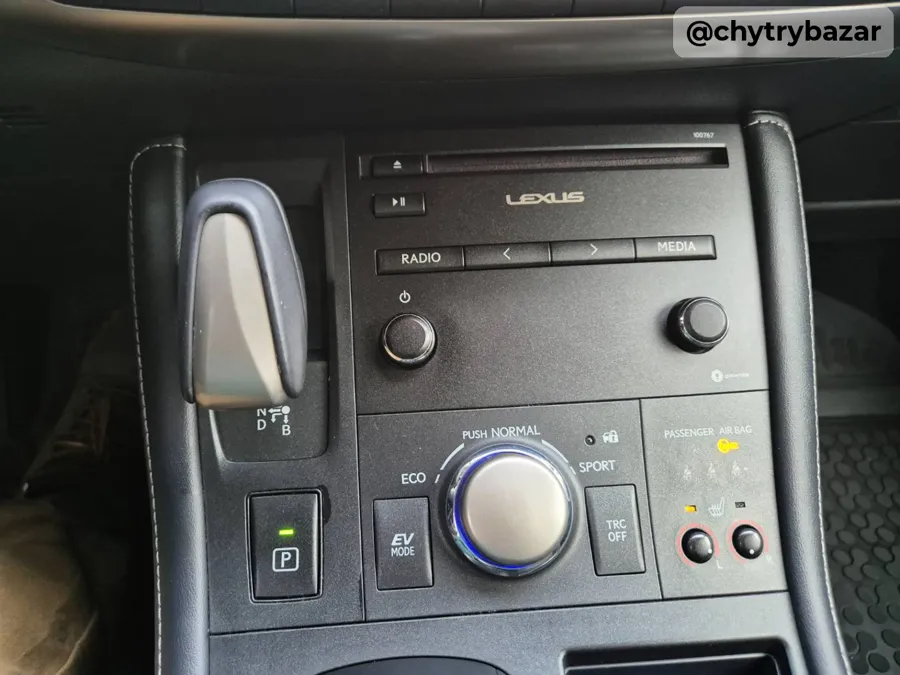 Predám  Lexus CT 200h Luxury