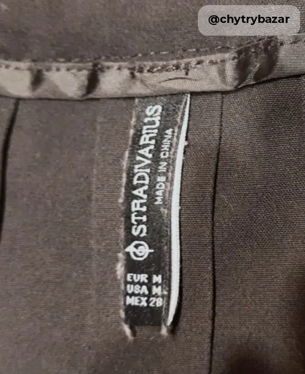 čierna skladaná minisukňa STRADIVARIUS veľ.M