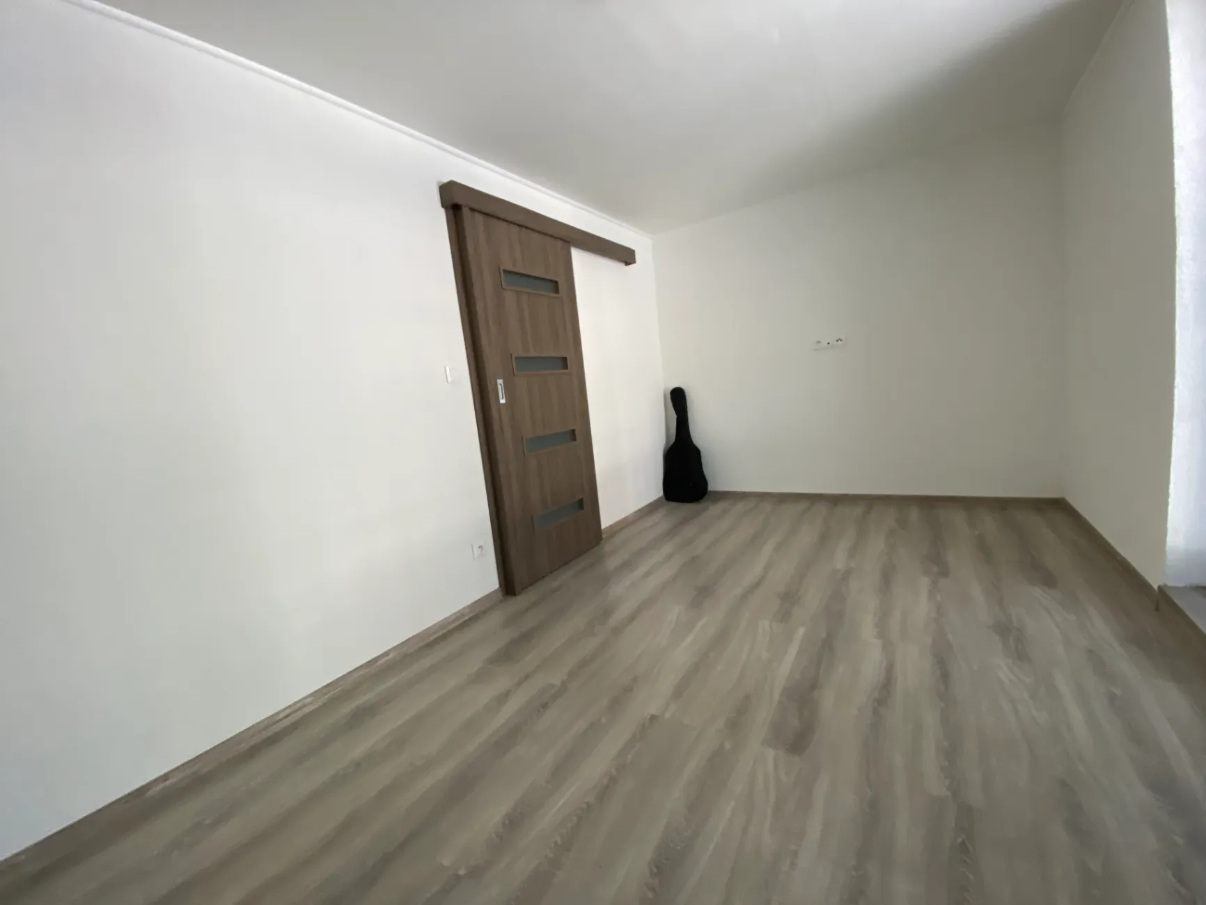 EXKLUZÍVNE - Novostavba 3i bytu s garážovým státim
