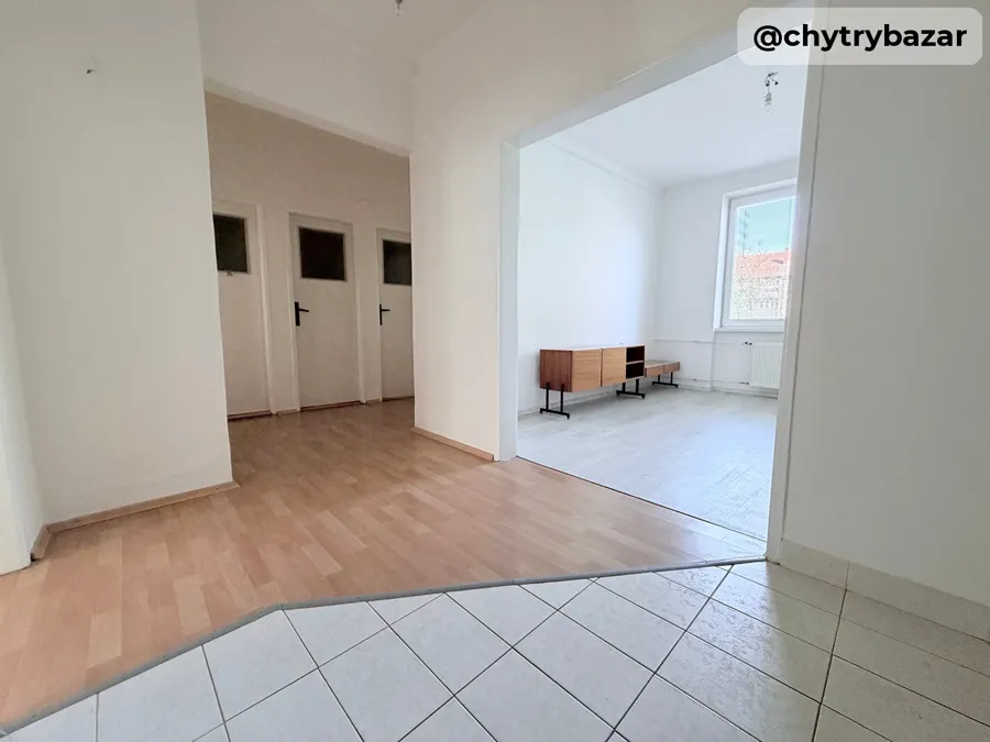 3-IZBOVÝ TEHLOVÝ BYT V ŠIRŠOM CENTRE BB