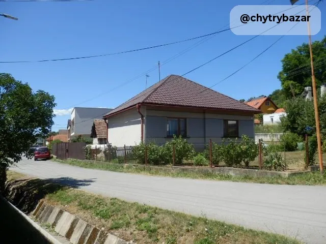 Rodinný dom v obci Poniky na rovinatom pozemku