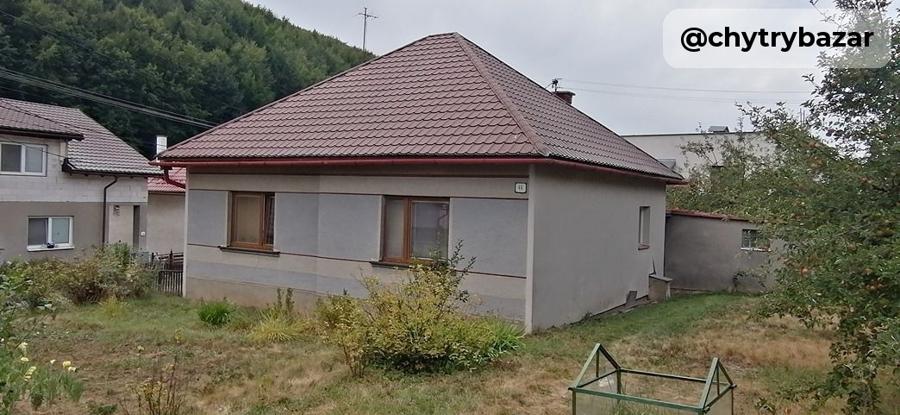 Rodinný dom v obci Poniky na rovinatom pozemku
