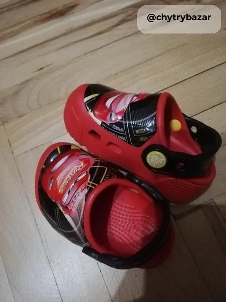 Svietiace Crocs