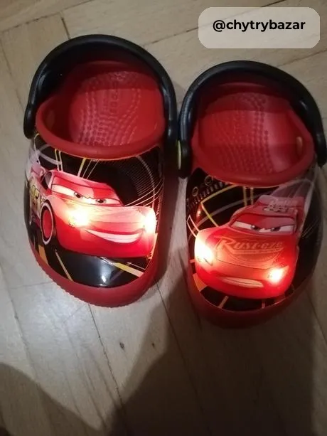 Svietiace Crocs